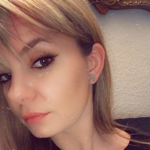 Meet your Posher, Kalen - Picture 1 of 2